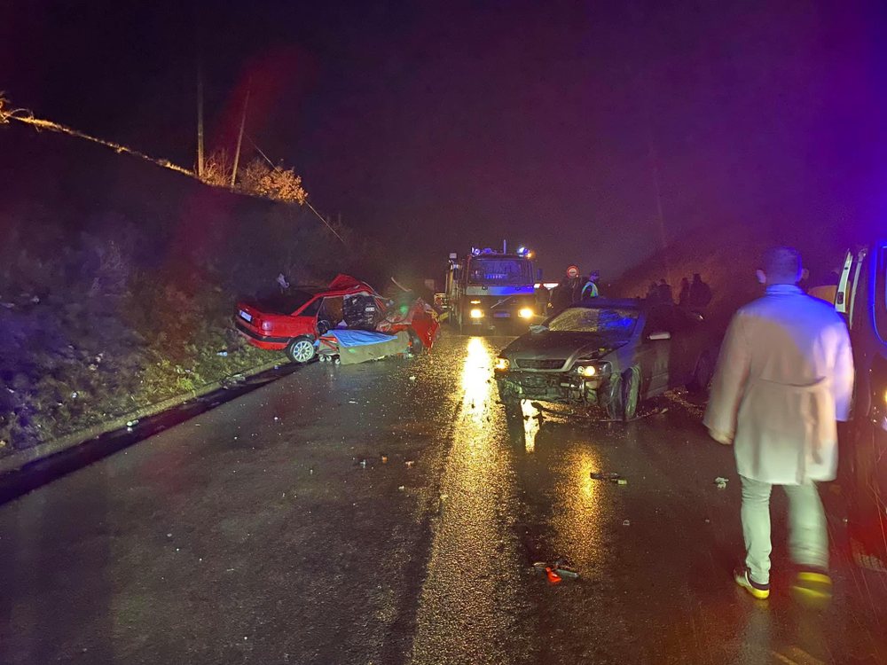 Aksident tragjik n&euml; Kosov&euml;, 2 t&euml; vdekur dhe 1 i plagosur nga