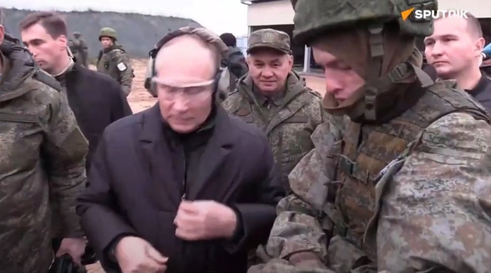 VIDEO/ Kremlini nxjerr pamjet e Putin q&euml; q&euml;llon me snajper