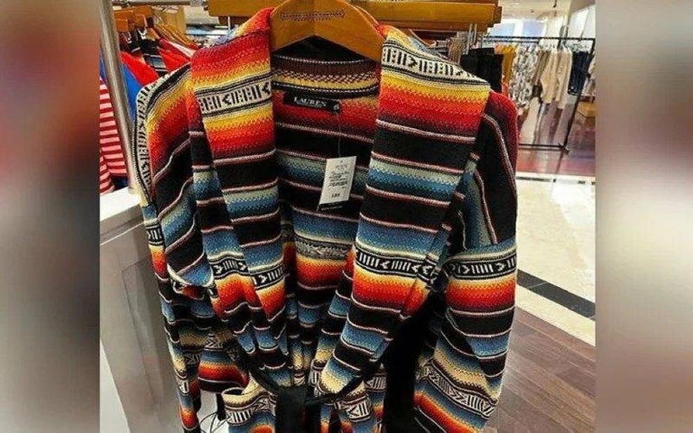 Ralph Lauren akuzohet p&euml;r kopjim p&euml;r modelet indigjene