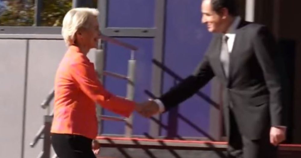 Vor Der Leyen shtr&euml;ngon duart me Kurtin: Do t&euml; mb&euml;shtesim