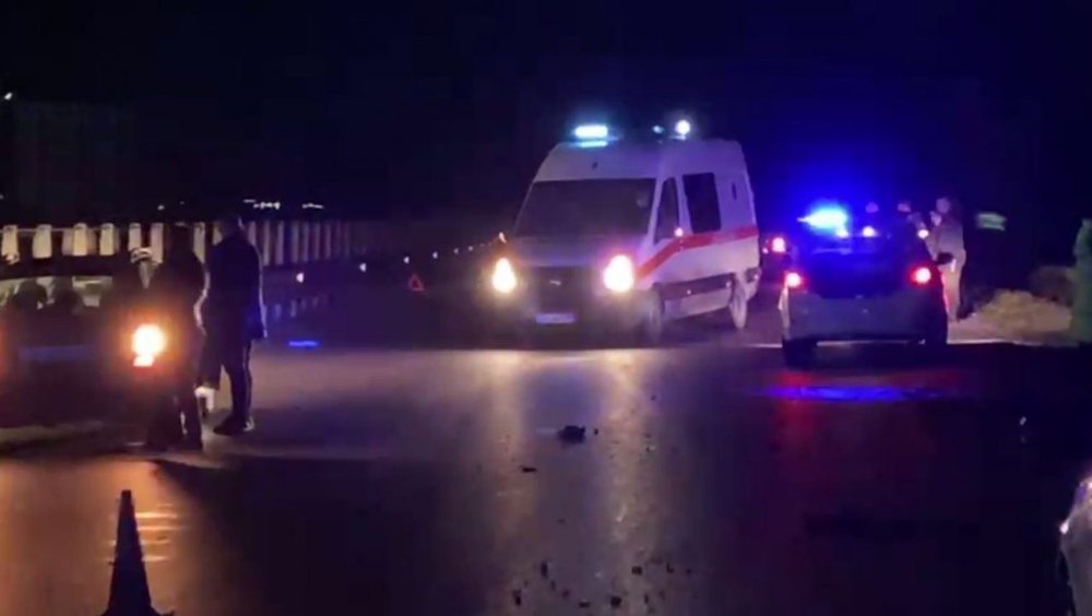 Makina del nga rruga n&euml; Fier, plagoset 68-vje&ccedil;arja