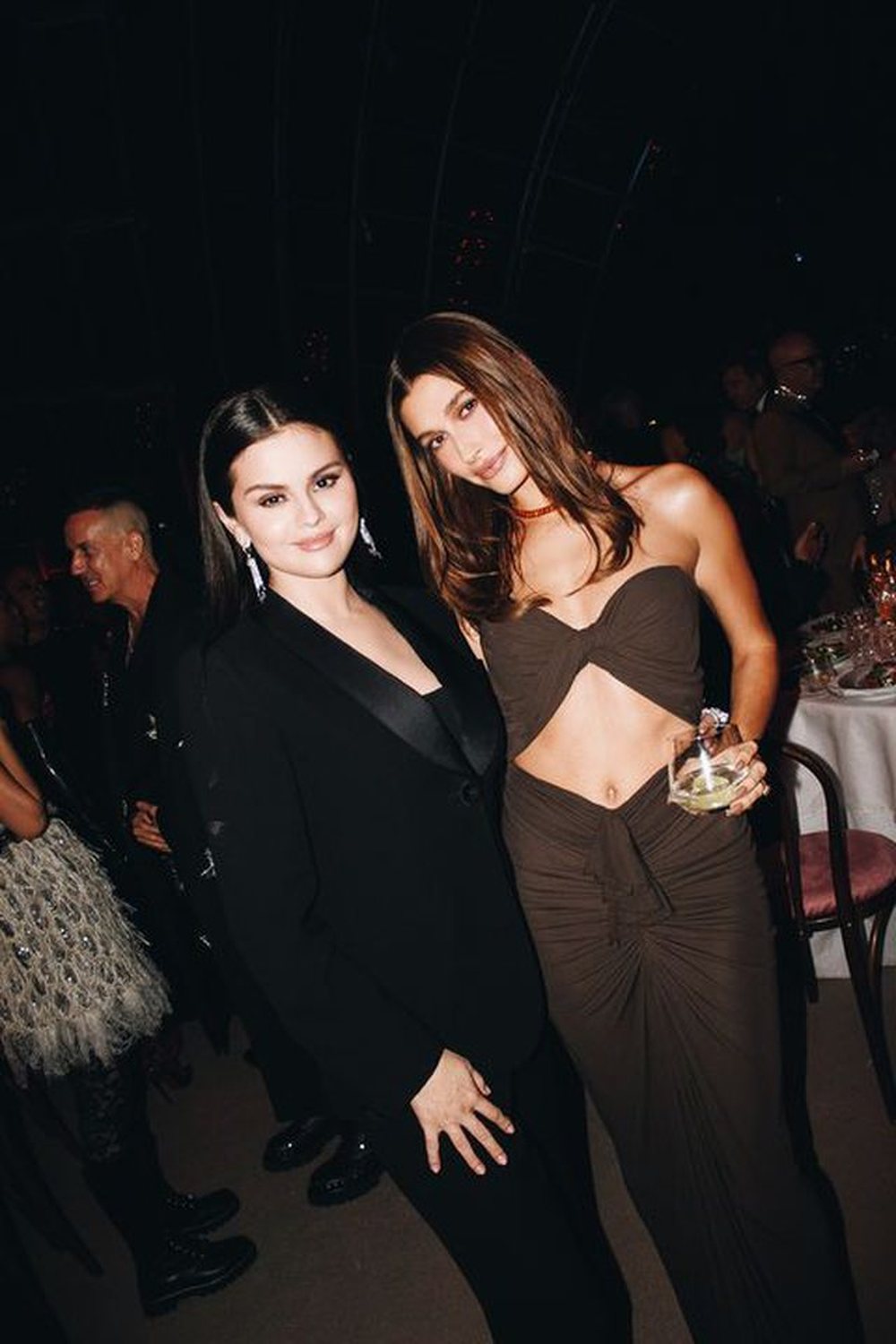 Reagon Selena Gomez p&euml;r fotot me Hailey Bieber: Jo di&ccedil;ka e
