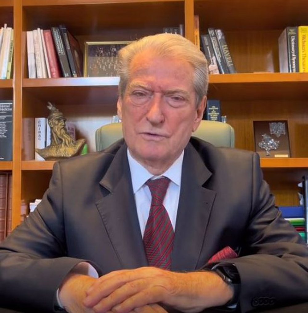 Berisha: Ora 16:00 &euml;sht&euml; ora e shqiptar&euml;ve. Le t&euml; bashkohemi