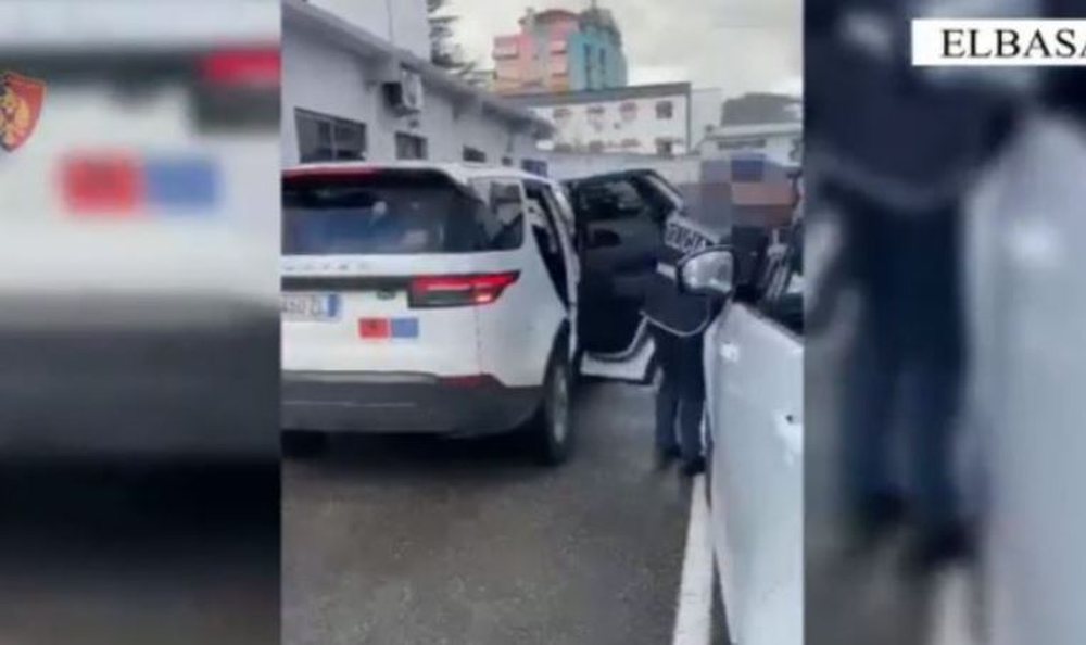 I gjenden arm&euml; dhe municione luftarake n&euml; banes&euml;, pranga