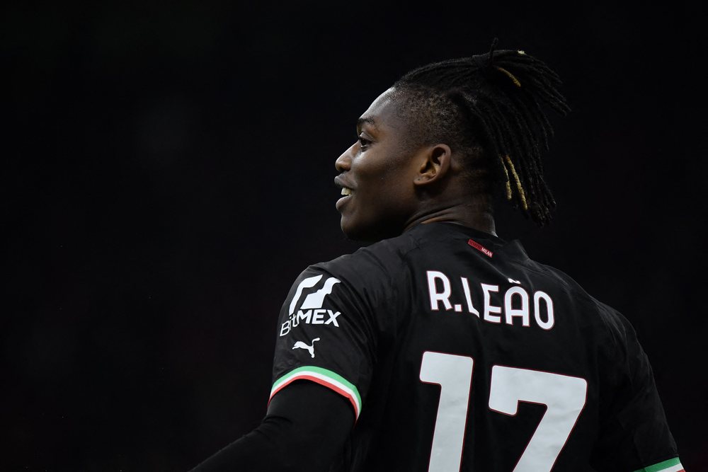 Milan nuk zhbllokon rinovimin, babai i Leao paralajm&euml;ron: "Chelsea,