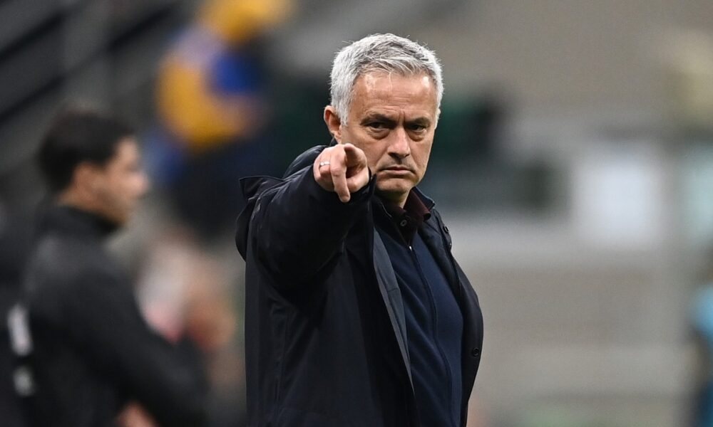 "Nj&euml; lojtar na tradh&euml;toi t&euml; gjith&euml;ve". Mourinho i