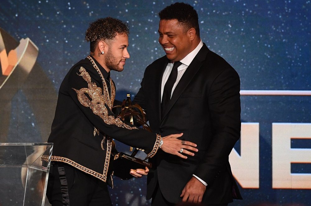 Festuan d&euml;mtimin e tij, Fenomeni mesazh Neymar: "Sa shum&euml;