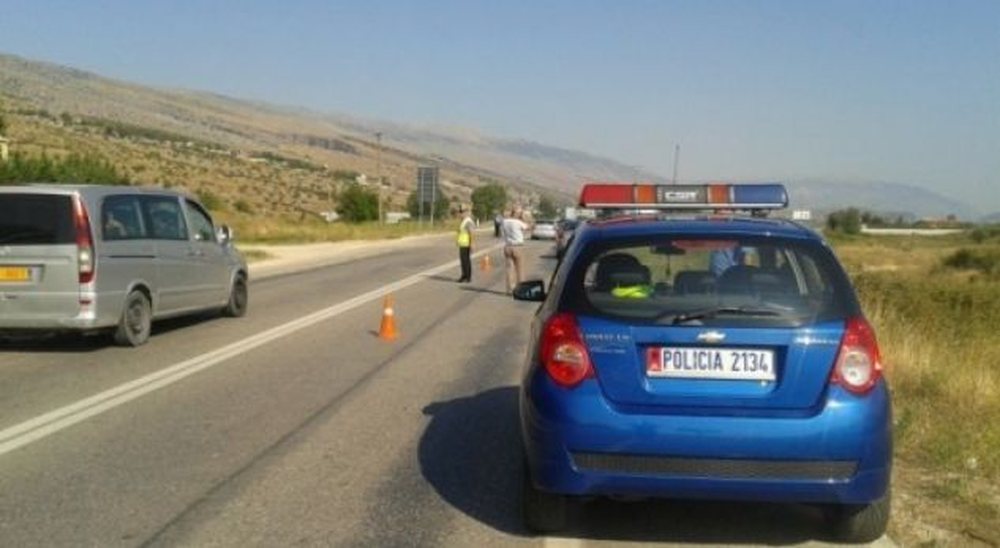 Aksident n&euml; Tepelen&euml;/ P&euml;rplasen dy automjete, plagoset nj&euml;