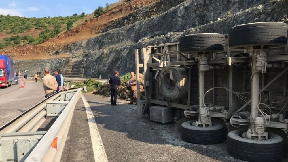 P&euml;rmbyset kamioni n&euml; Tepelen&euml;, bllokohet aksi