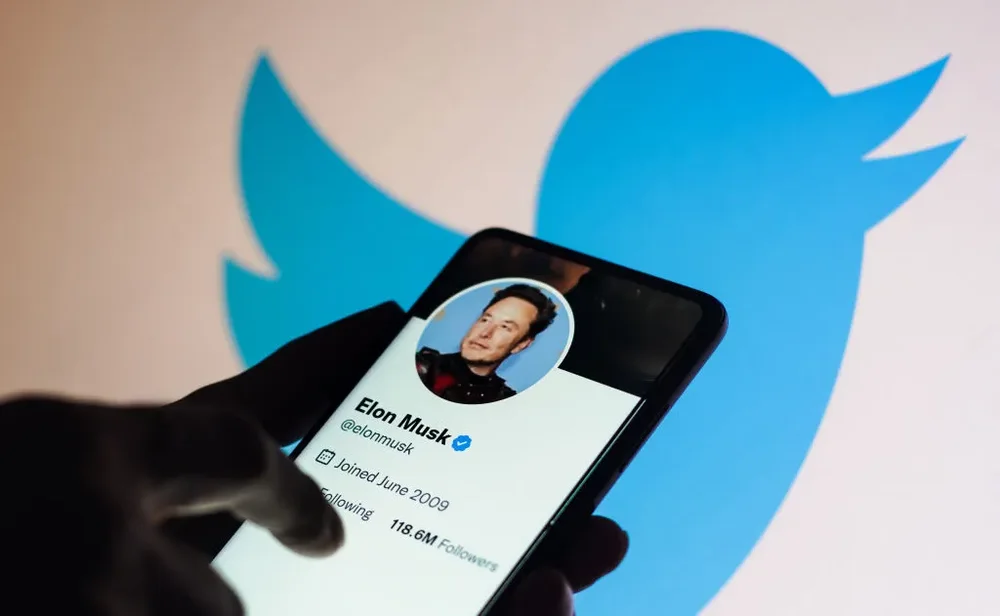 Elon Musk: Do t&euml; nxjerr n&euml; treg nj&euml; smartphone t&euml; ri