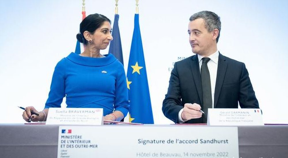 Emigrant&euml;t me gomone, n&euml;nshkuhet marr&euml;veshje britaniko-franceze
