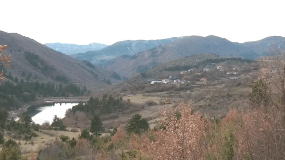 Aksidentohet r&euml;nd&euml; pun&euml;tori i nj&euml; guroreje n&euml;
