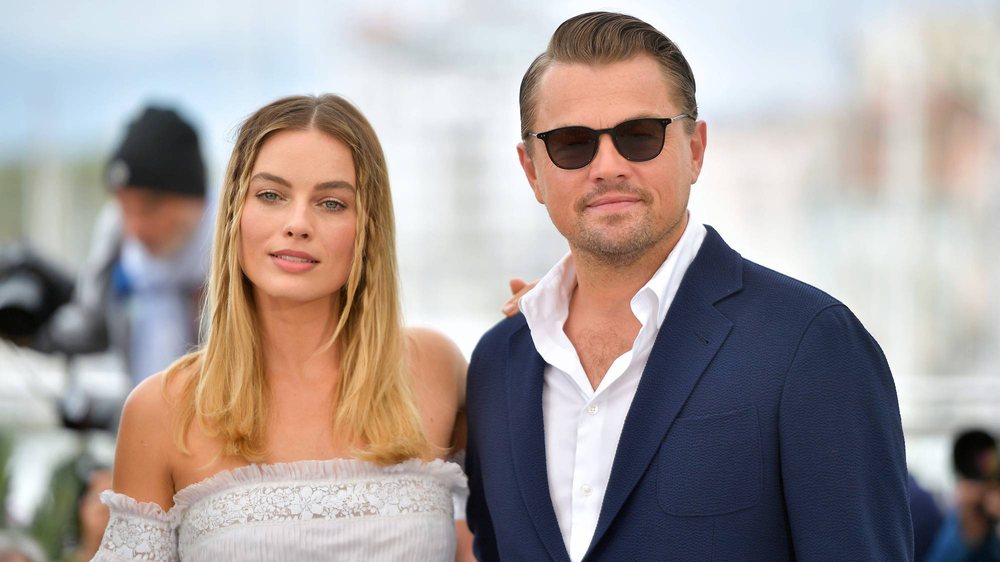 Margot Robbie flet p&euml;r sken&euml;n intime me DiCaprio: Isha shum&euml;