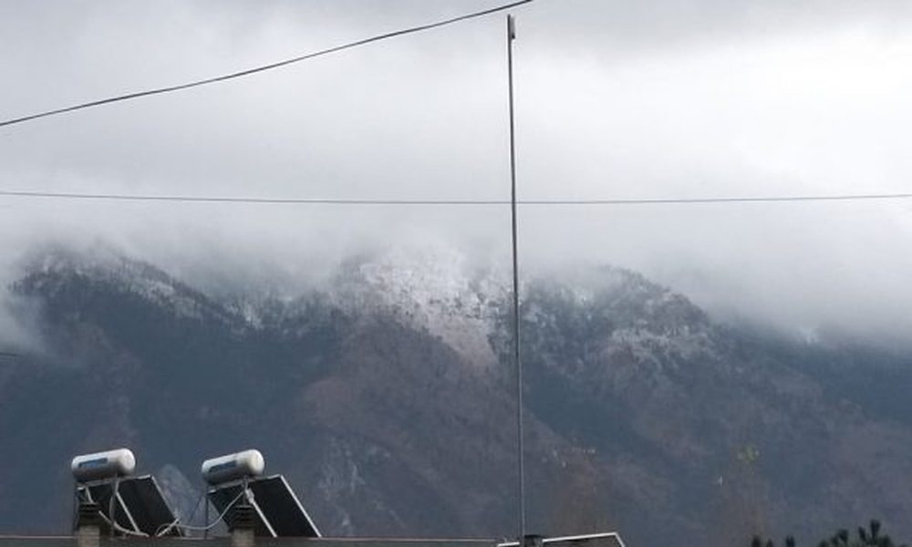 'Hyn' dimri n&euml; veri t&euml; vendit, bie d&euml;bor&euml; n&euml;
