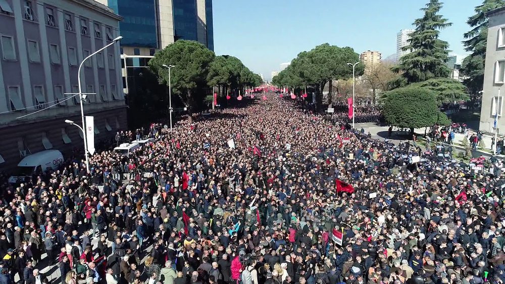 Protesta e opozit&euml;s, nisen drejt Tiran&euml;s protestuesit nga rrethet