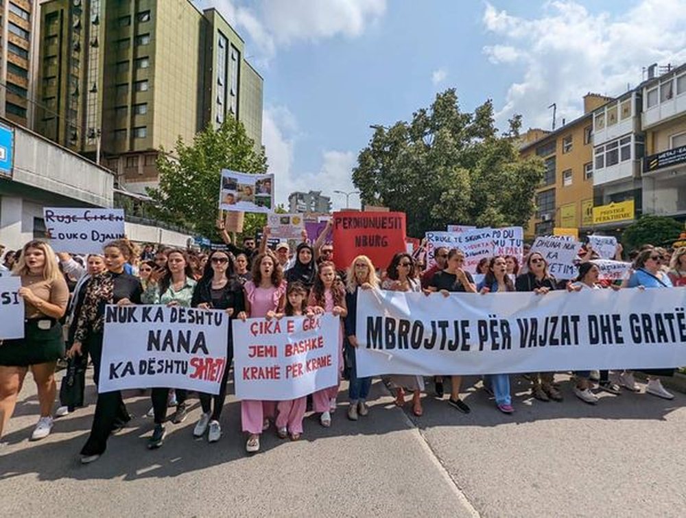 Vr&agrave;sja e gruas shtatz&euml;n&euml; trondit Kosov&euml;n,