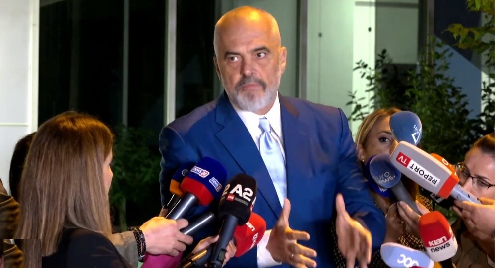 Rama shp&euml;rthen s&euml;rish ndaj opozit&euml;s: Jan&euml; llum dhe