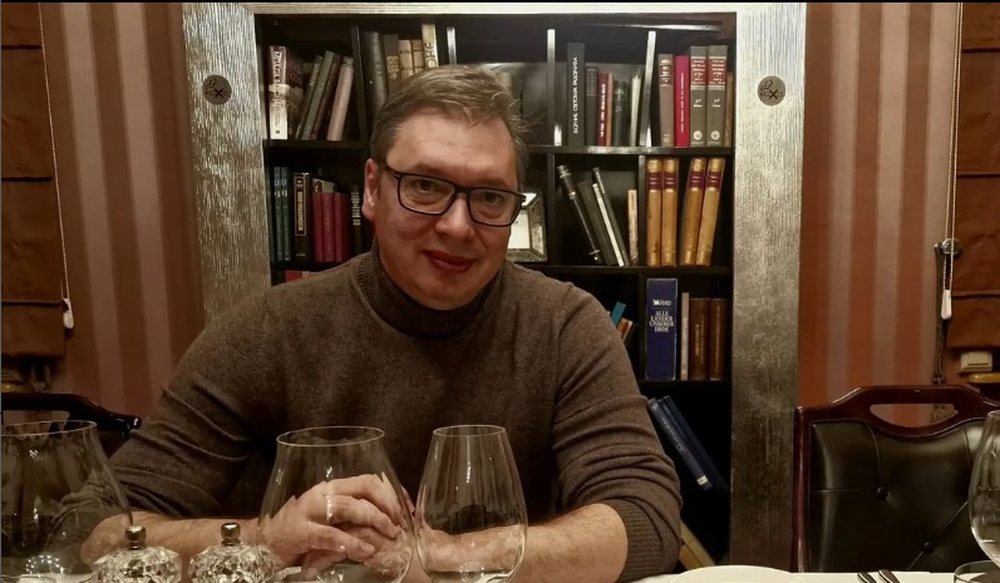 Ver&euml; dhe salsi&ccedil;e/ Vu&ccedil;i&ccedil; zbulon dark&euml;n me