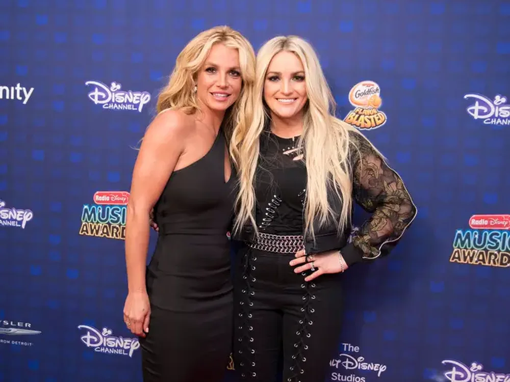Britney Spears drejt pajtimit me motr&euml;n e saj