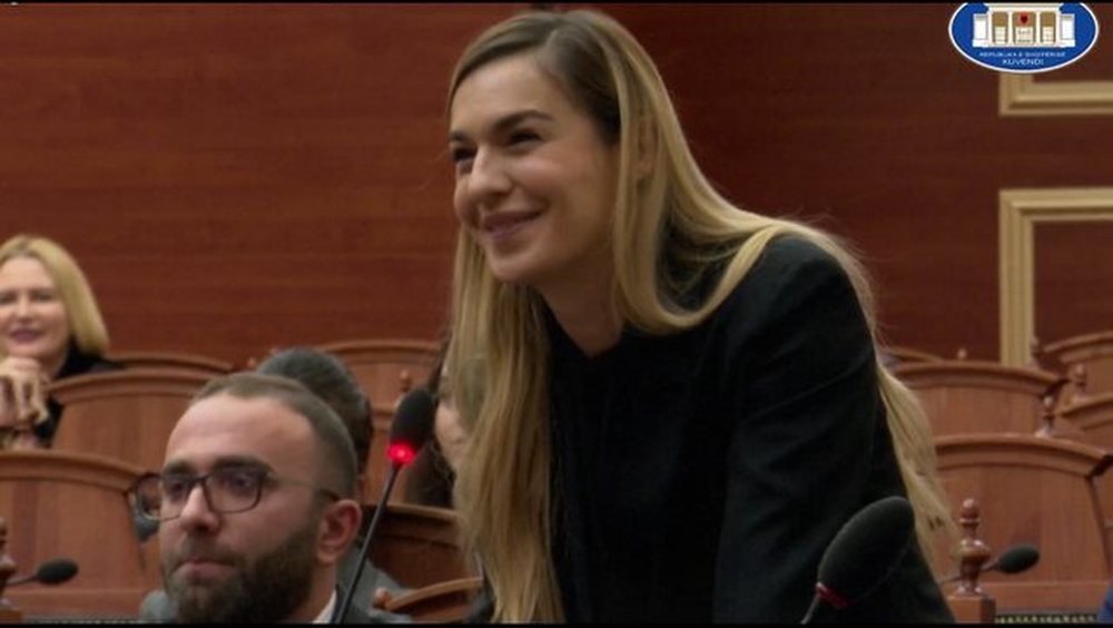 Nga "P&euml;rputhen" n&euml; Kuvend, Ori Nebiaj betohet si deputete e