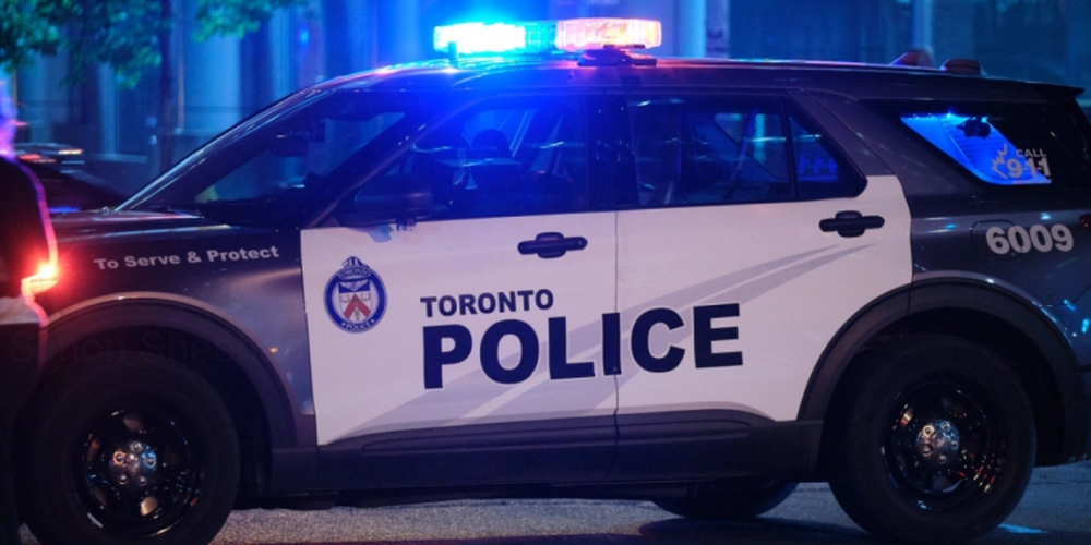 Pes&euml; t&euml; vdekur nga t&euml; sht&euml;nat me arm&euml; n&euml; Toronto