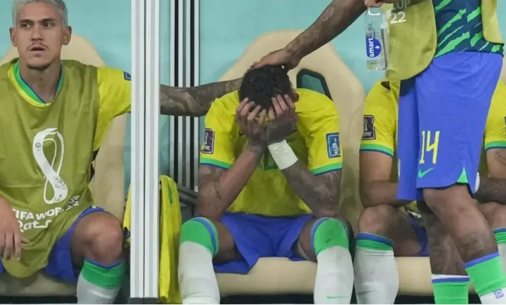 Babai i Neymar trondit Brazilin: "Do t&euml; kthehet vet&euml;m p&euml;r