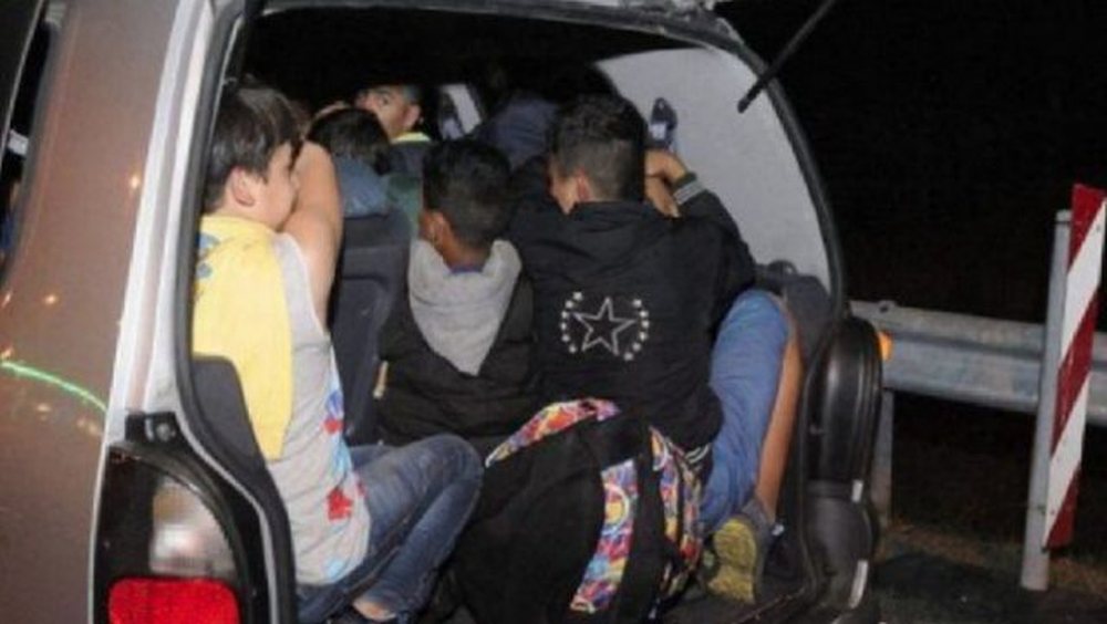 Transportonte 5 emigrant&euml; t&euml; paligjsh&euml;m, prangoset
