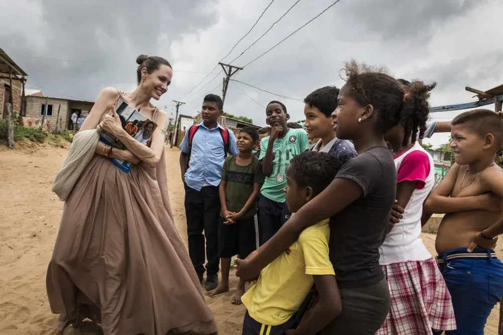 Angelina Jolie jep dor&euml;heqjen nga pozita e ambasadores n&euml; UNHCR