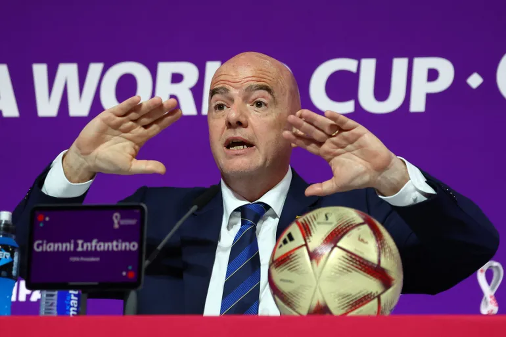 Infantino mbron Katarin, Amnesty: "FIFA injoron k&euml;rkesat p&euml;r