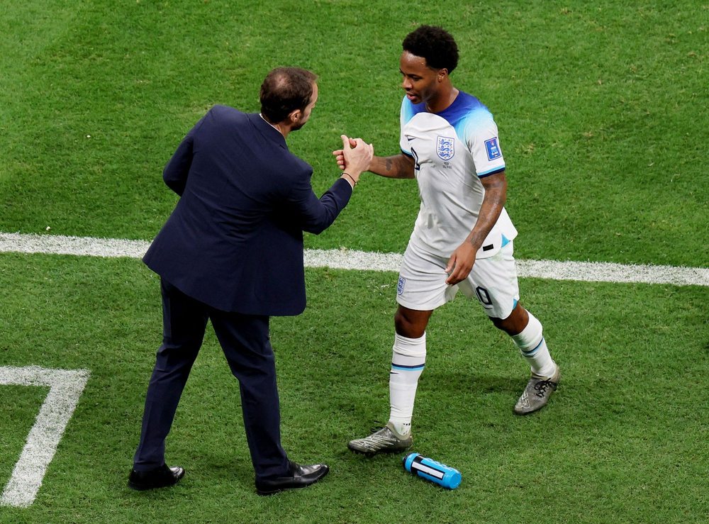 Grabitja n&euml; sht&euml;pin&euml; e Raheem Sterling: policia rind&euml;rton