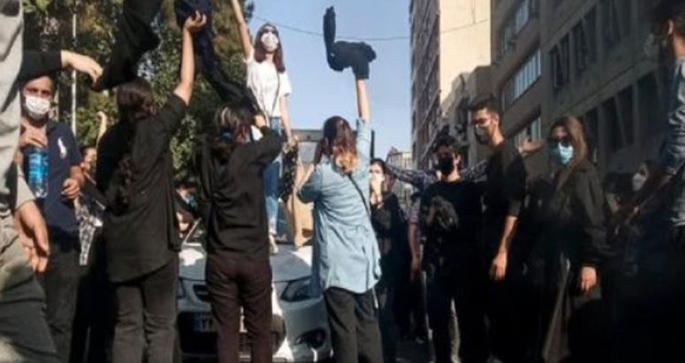Irani burgos 400 protestues n&euml; Teheran mes trazirave