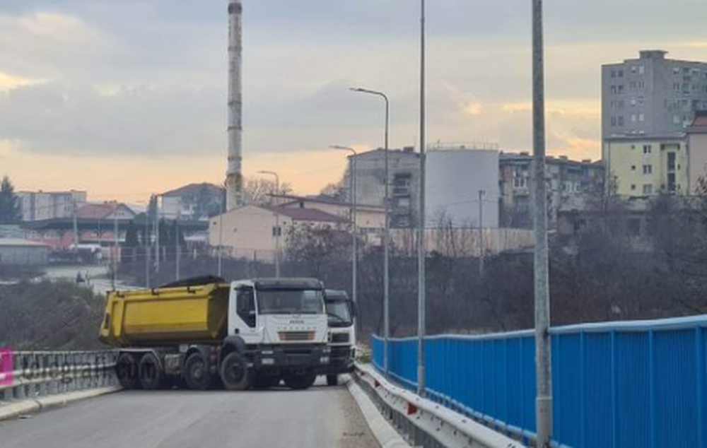 Nis l&euml;vizja e barrikadave edhe n&euml; Lagjen e Boshnjak&euml;ve