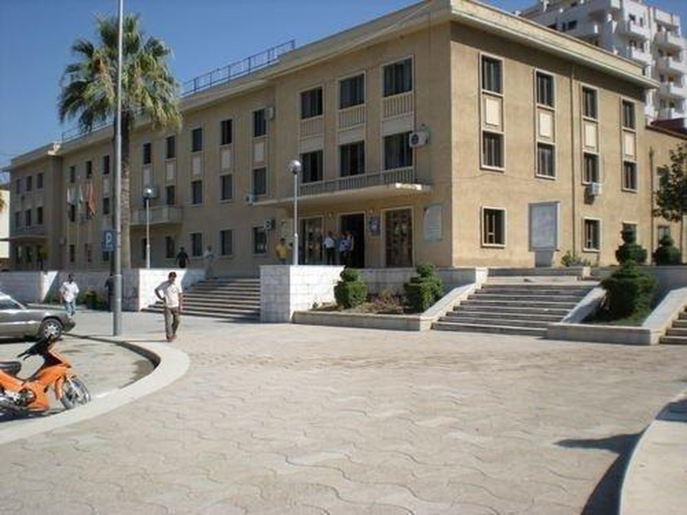 Debatoi me punonj&euml;sit dhe kryebashkiaken e Lushnjes, humb jet&euml;n gruaja