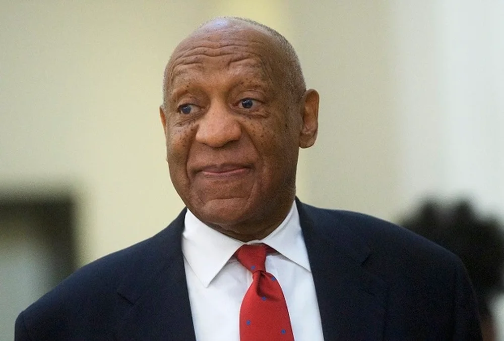 Bill Cosby rikthehet n&euml; sken&euml; pas akuzave p&euml;r sulm