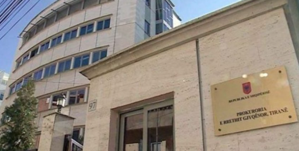 Mori miliona lek&euml; duke mashtruar p&euml;r pron&euml;n, arrestohet