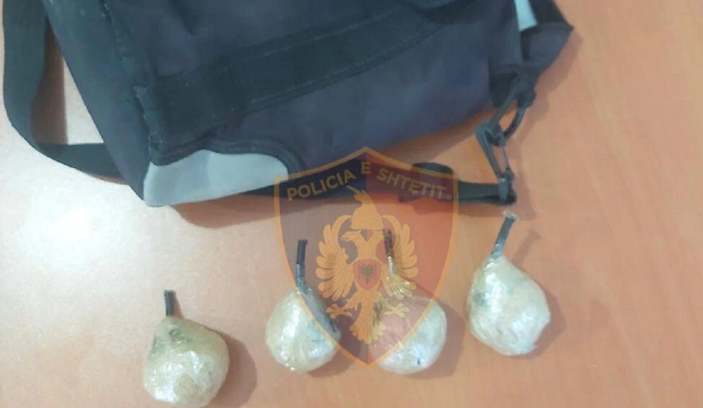 Peshkonin me l&euml;nd&euml; plas&euml;se artizanale, 3 persona n&euml;n hetim