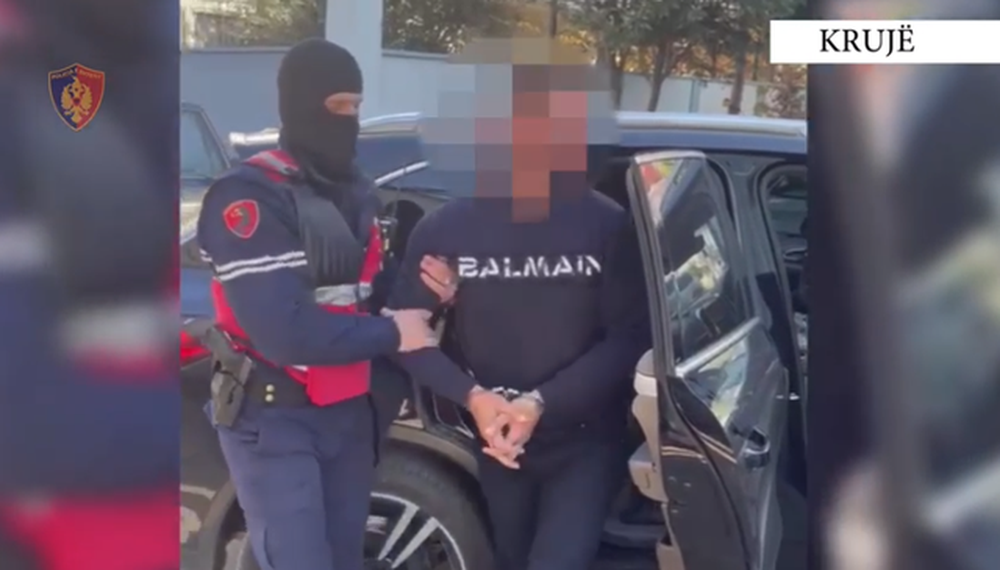 U kap me p&iota;stolet&euml; gati p&euml;r qitje, vihet n&euml; pranga