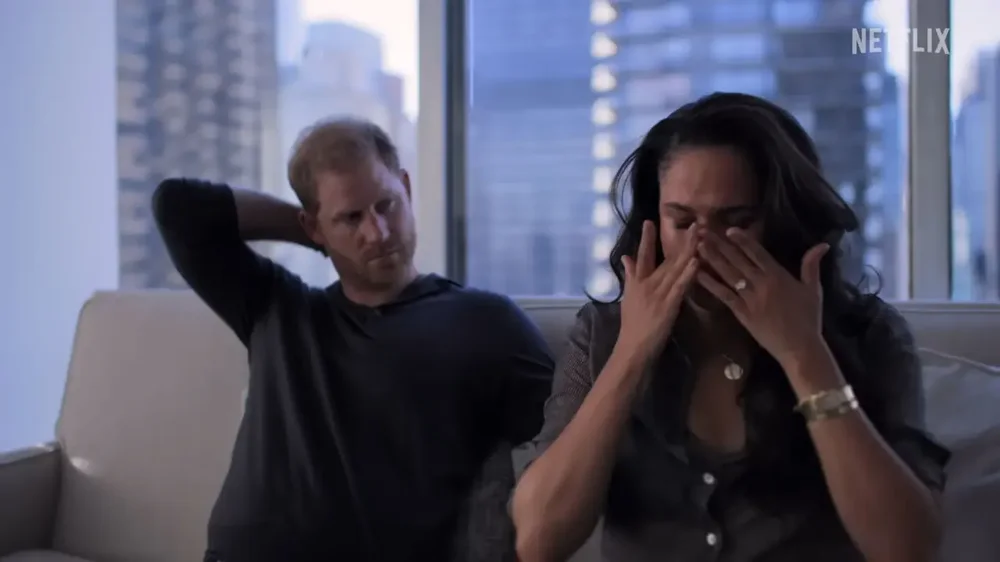 Stili i Meghan Markle n&euml; familjen mbret&euml;rore, p&euml;rse gjithnj&euml;