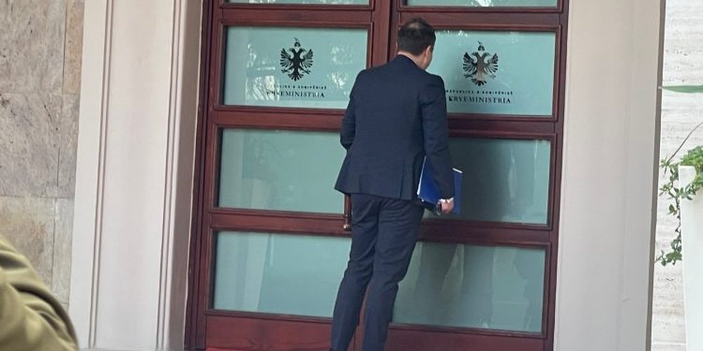 Kreu i SHISH dhe guvernatori i Bank&euml;s s&euml; Shqip&euml;ris&euml; takim me