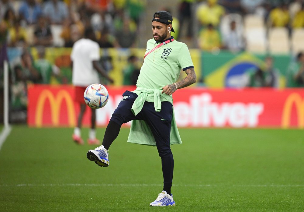 FOTO/ Neymar xhonglime me top: tifoz&euml;t e Brazilit shpresojn&euml;