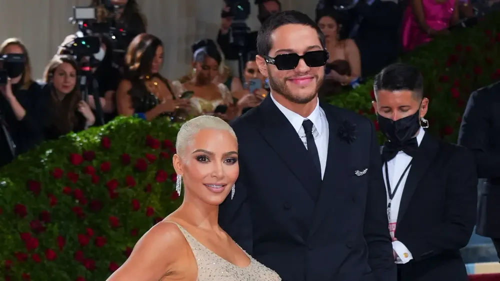 Kim Kardashian ribashkohet me Pete Davidson pas dy vitesh