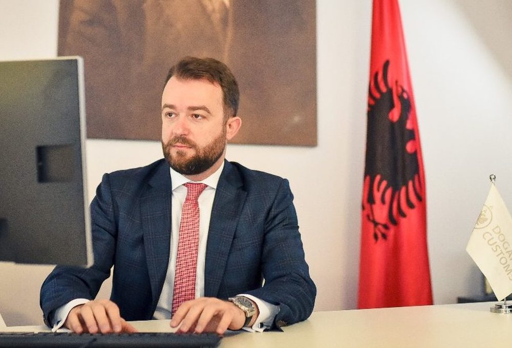 1.2 milion euro d&euml;m, skema q&euml; &ccedil;oi n&euml; pranga sekretarin e