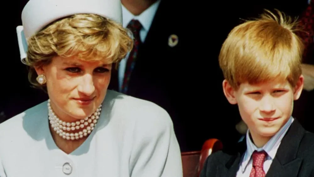 Princ Harry flet p&euml;r ndarjen nga jeta t&euml; Princesh&euml; Diana-s