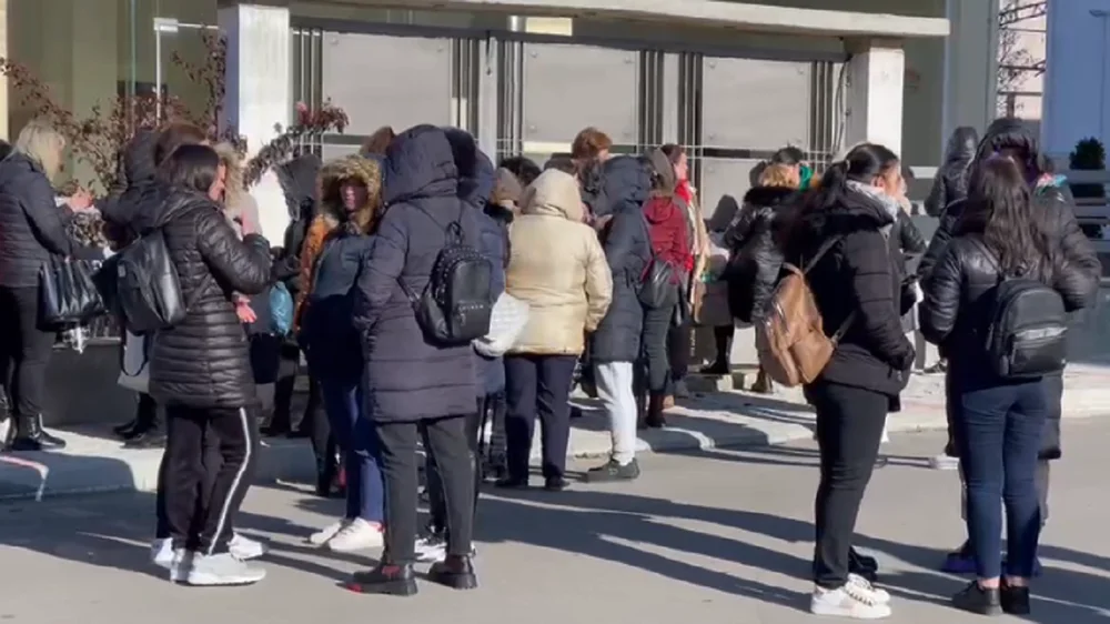U p&euml;rgjysmuan pagat, punonj&euml;set e fasoneris&euml; n&euml; Bilisht
