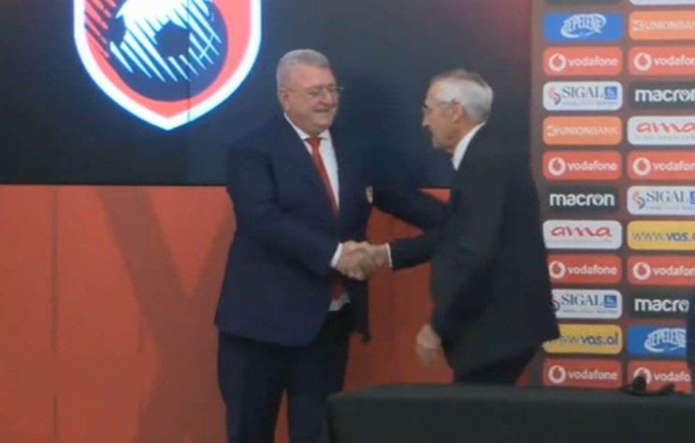 Video/ Prezenca e paprecedent&euml; e ish-trajnerit n&euml; prezantimin e