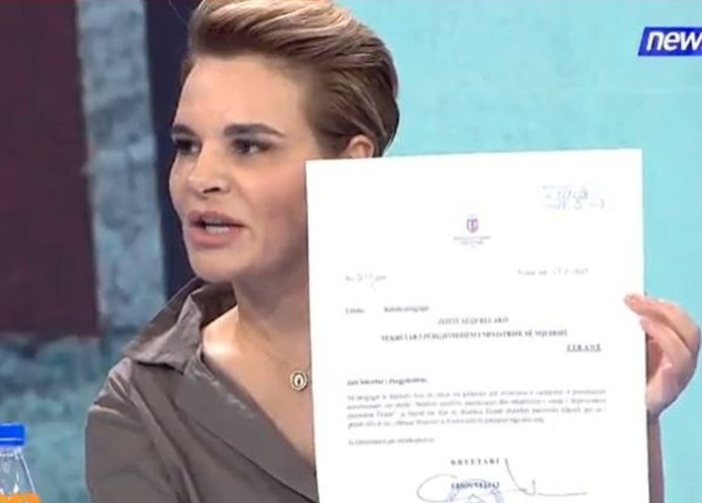 Skandal pas skandali/ Si i &euml;sht&euml; qepur Monika Kryemadhi