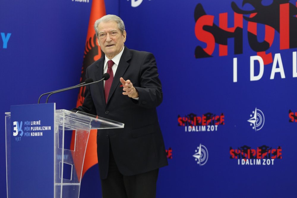 Alibeaj t&euml;rhoqi ankimimin p&euml;r statutin e PD, reagon Berisha