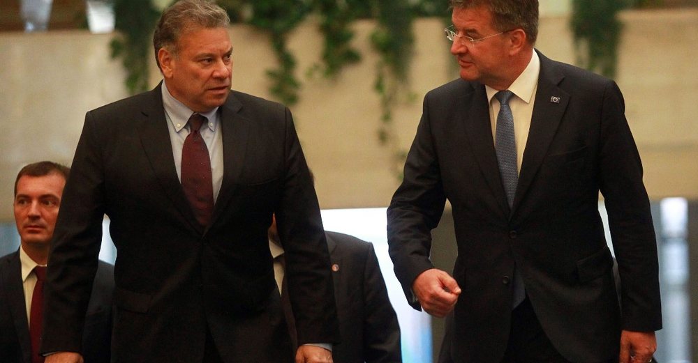 Kosova, Escobar e Laj&ccedil;ak t&euml; h&euml;n&euml;n vizitojn&euml; NATO-n