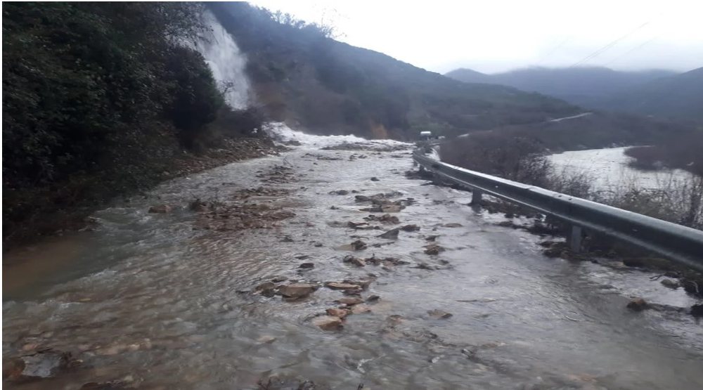 Reshjet n&euml; Shkod&euml;r, bllokohet rruga e Prekalit