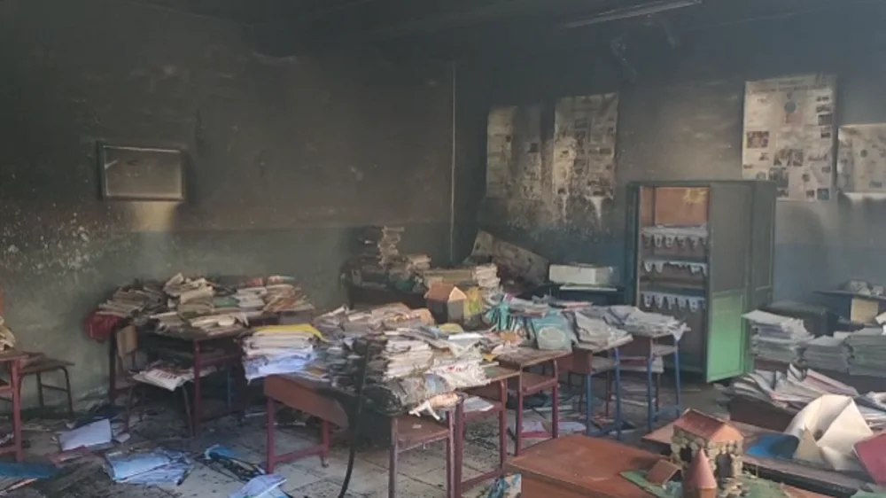 P&euml;rfshihet nga flak&euml;t klasa e shkoll&euml;s 9-vje&ccedil;are n&euml;